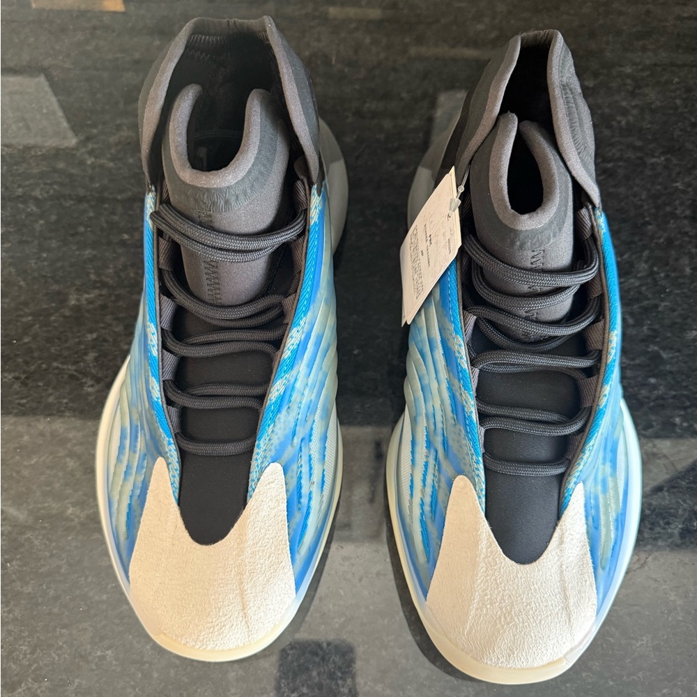 adidas YZY QNTM